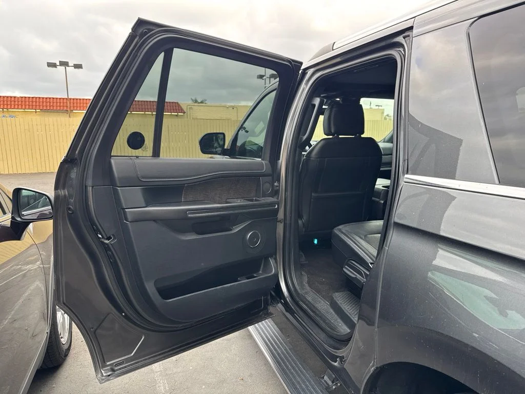 Used 2020  Ford Limited image 15