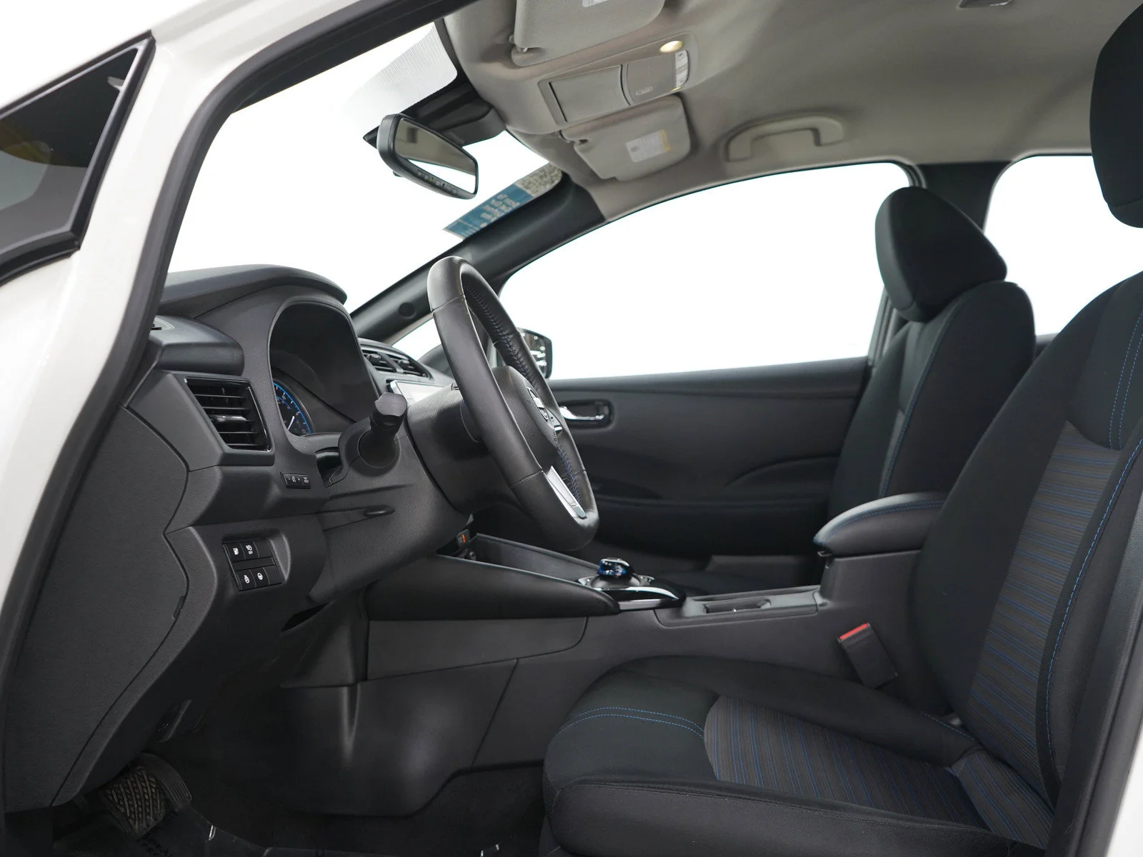 Used 2022 Pearl White Nissan SV Plus image 23
