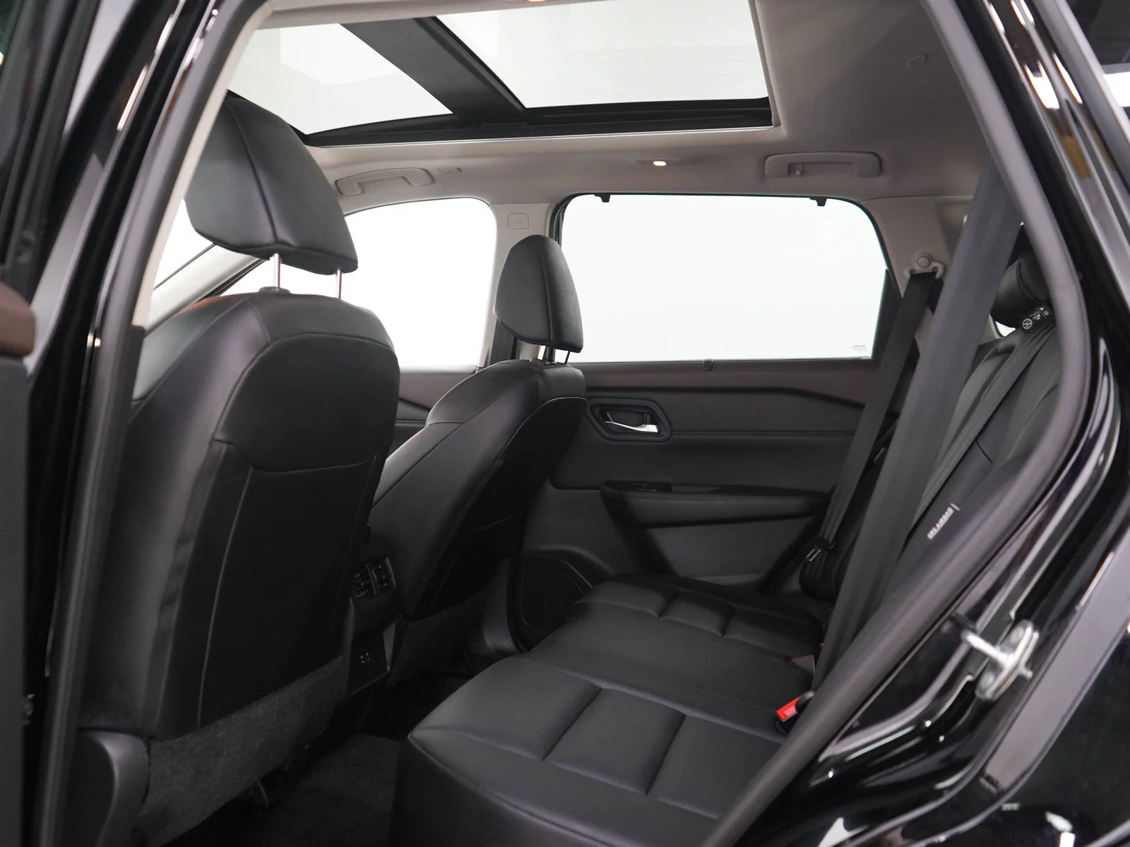 Used 2023 Super Black Nissan SV image 18