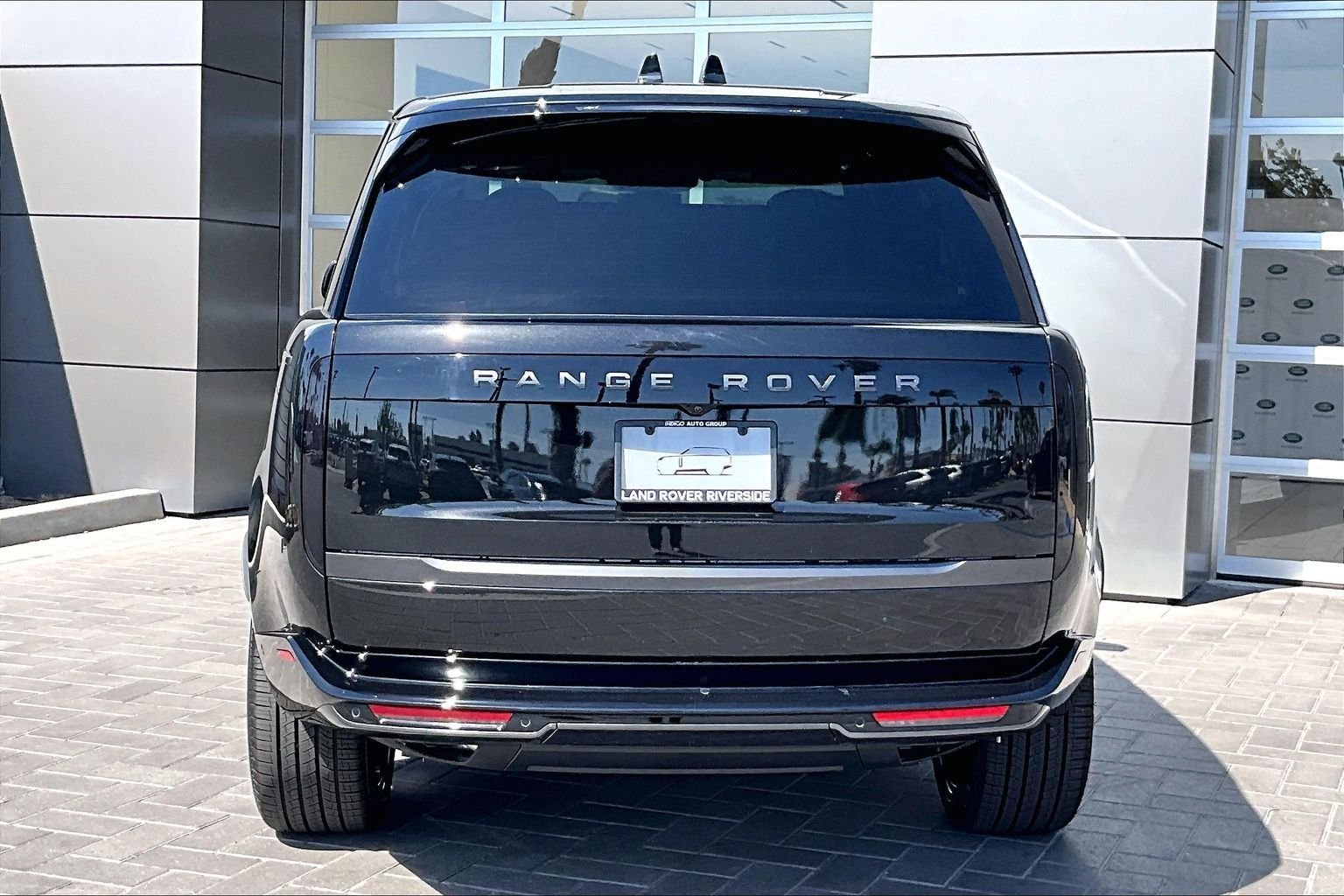 New 2026 Santorini Black Land Rover SE image 4