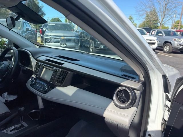 Used 2018 Super White Toyota XLE image 25