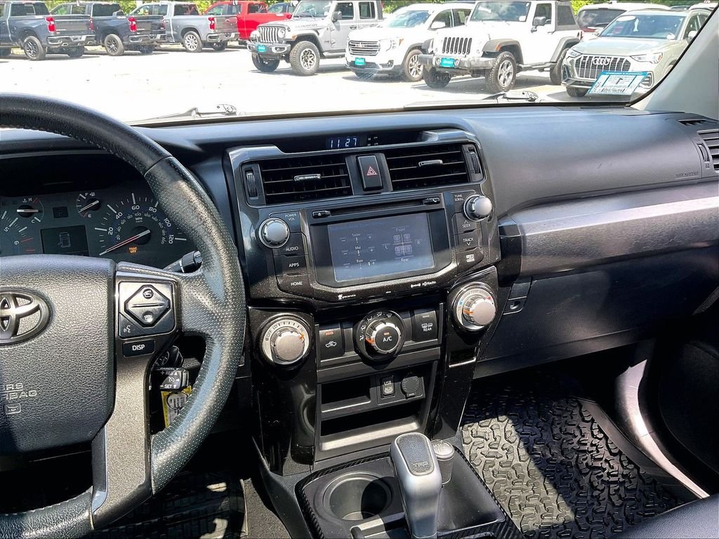 Used 2019 White Toyota SR5 image 18