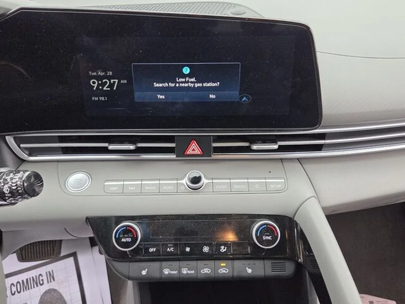 Used 2025 Gray Hyundai SEL Convenience image 18