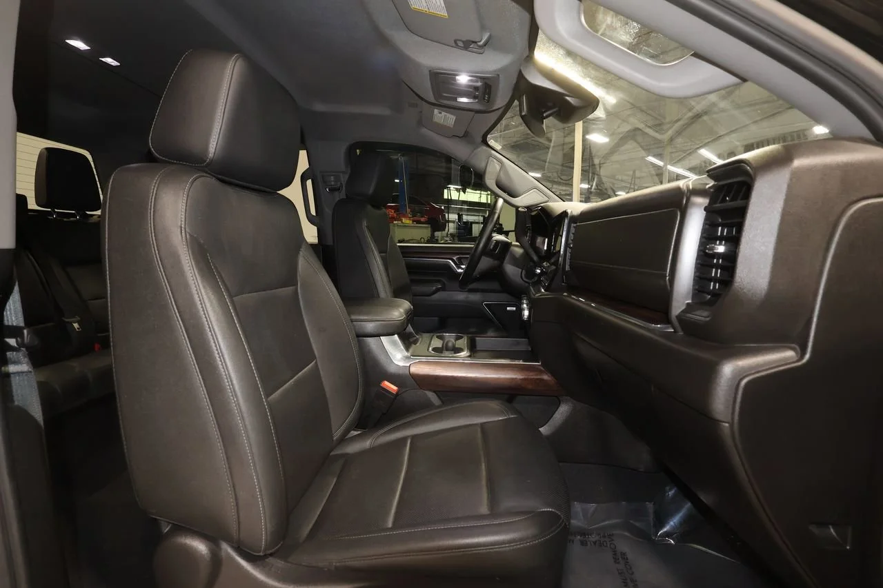 Used 2024 Onyx Black GMC SLT image 28