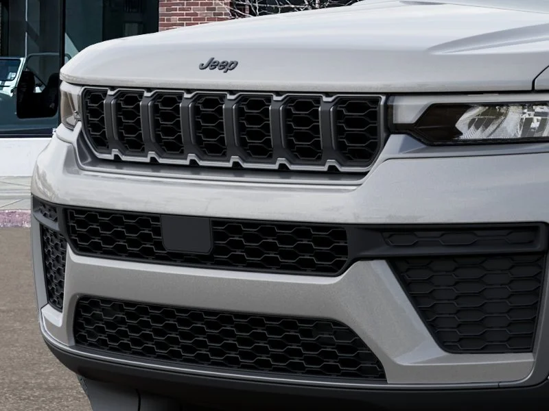 New 2026 Silver Zynith Exterior Paint Jeep Laredo Altitude image 37