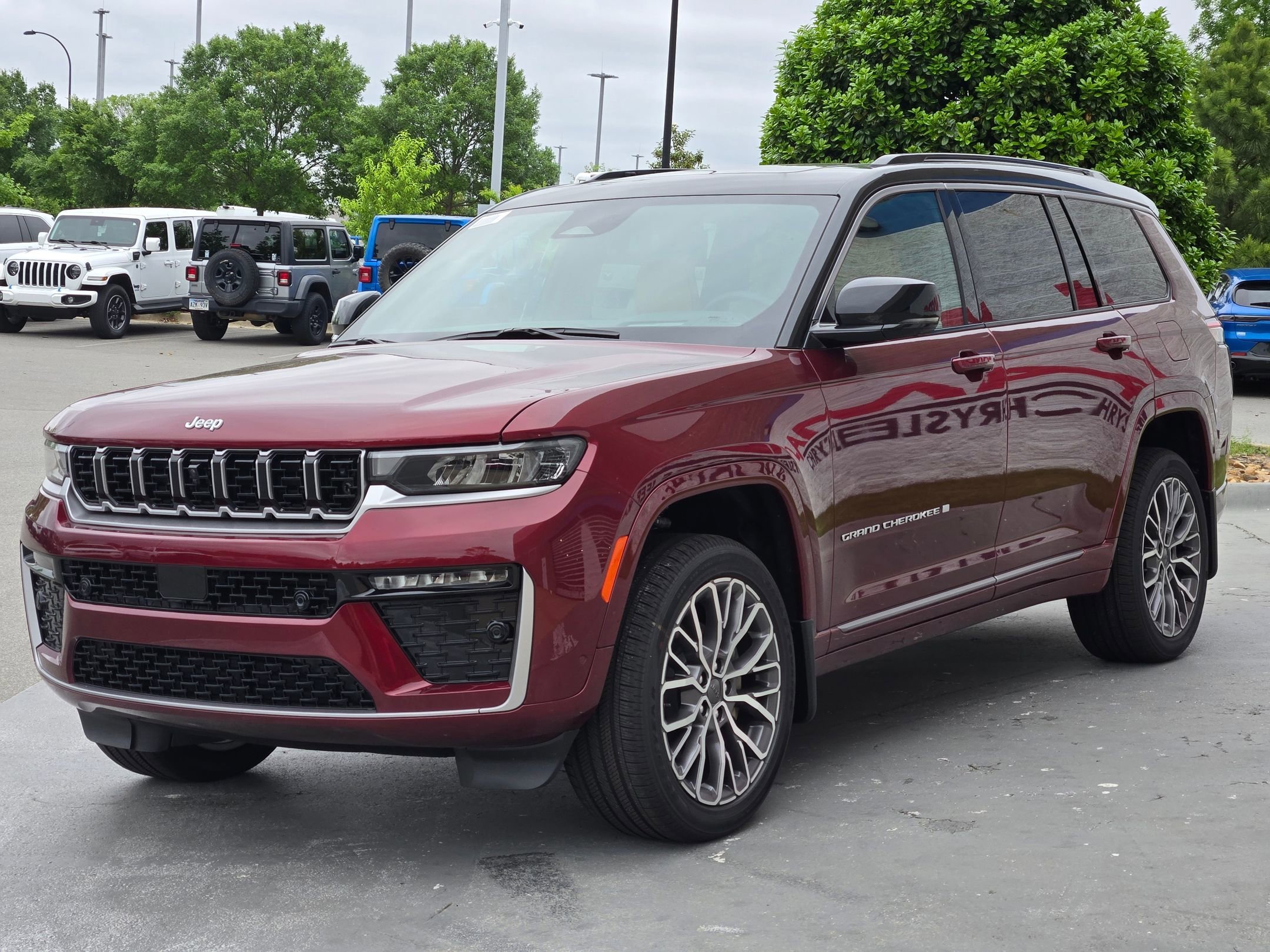New 2026 Velvet Red Pearl-Coat Exterior Paint Jeep Summit image 3