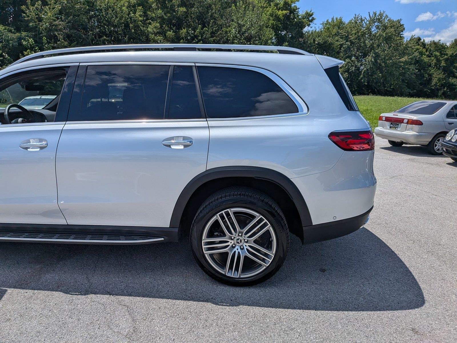 Used 2025 Cirrus Silver Metallic Mercedes-Benz GLS 450 image 11