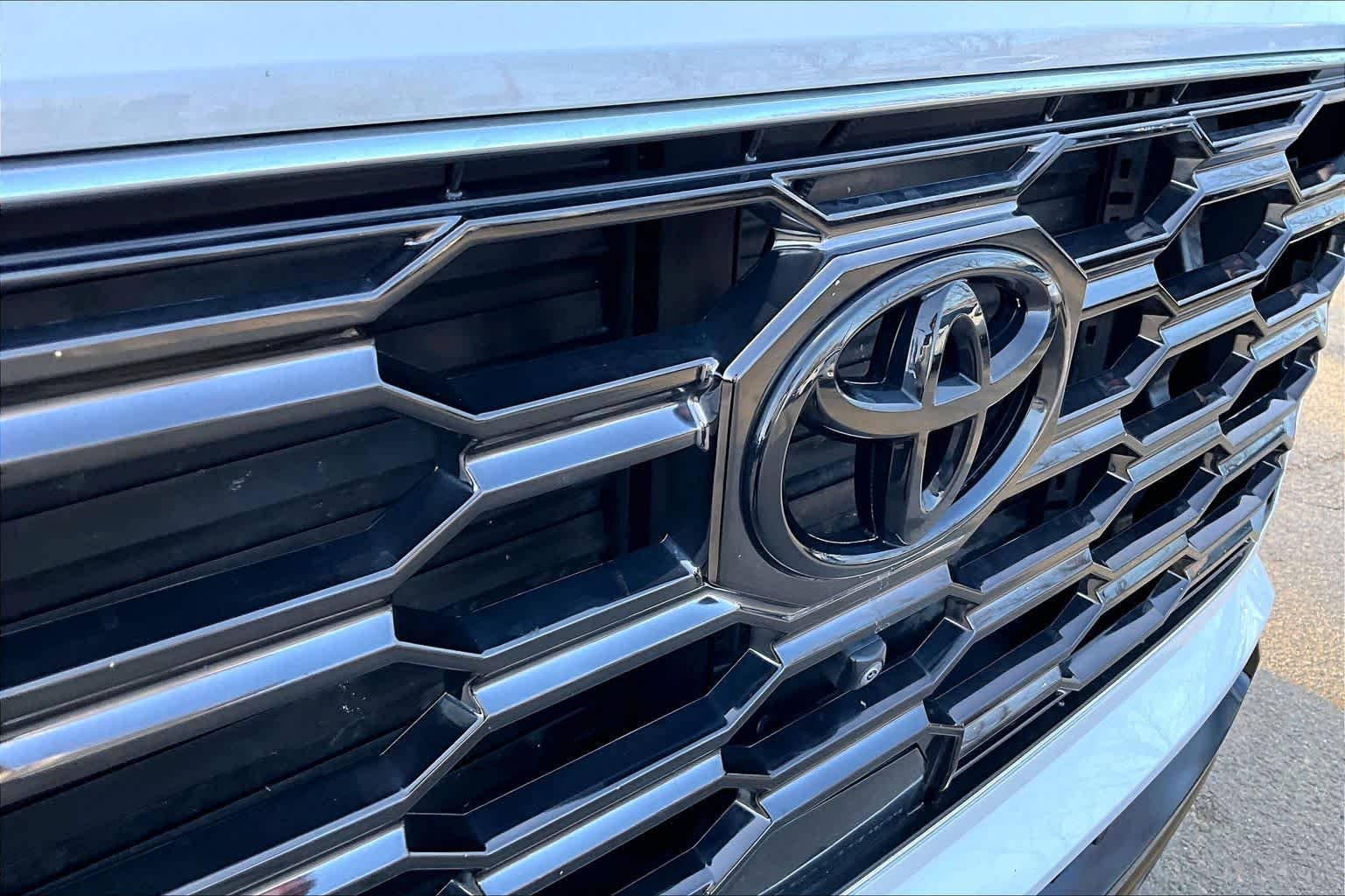 2025 Toyota Sequoia Platinum - Photo 29