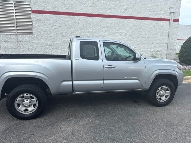 Used 2022 Silver Toyota SR5 image 8