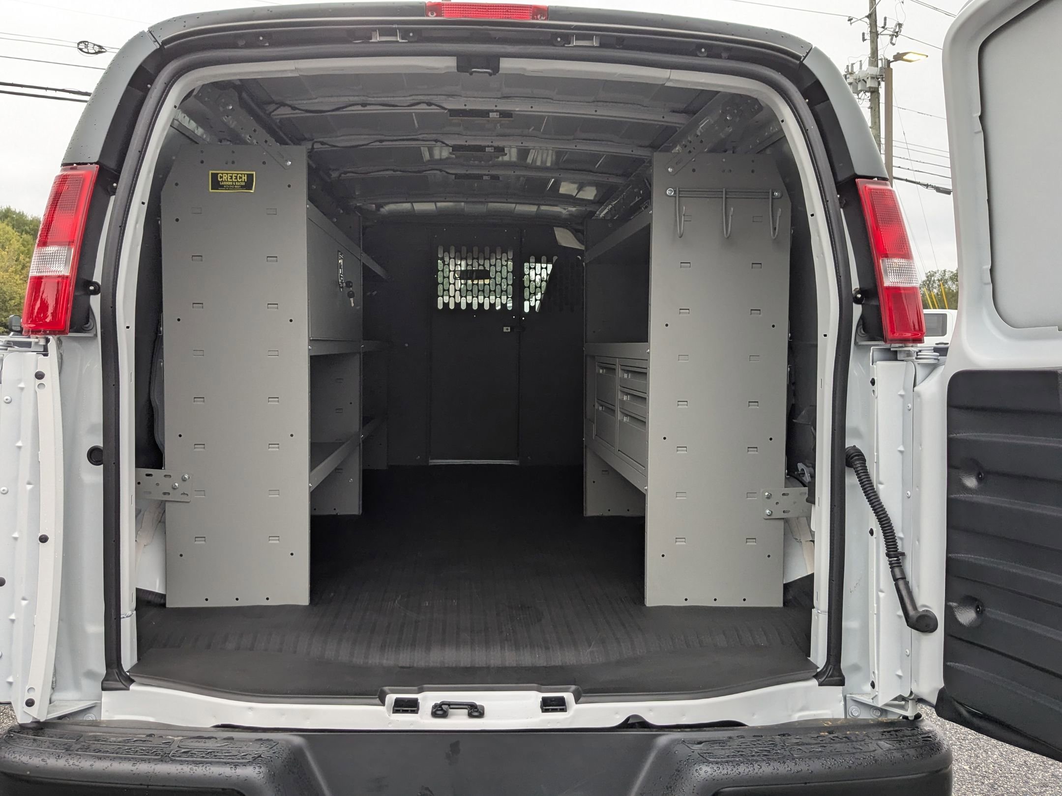 2025 GMC Savana Cargo Work Van - Photo 19