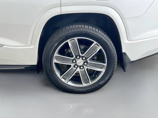 Used 2017 WHITE FROST TRICOAT GMC Denali image 39