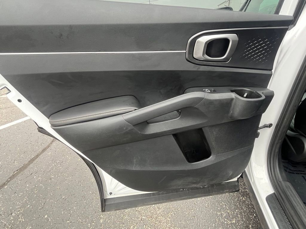 Used 2022 White Kia S image 26