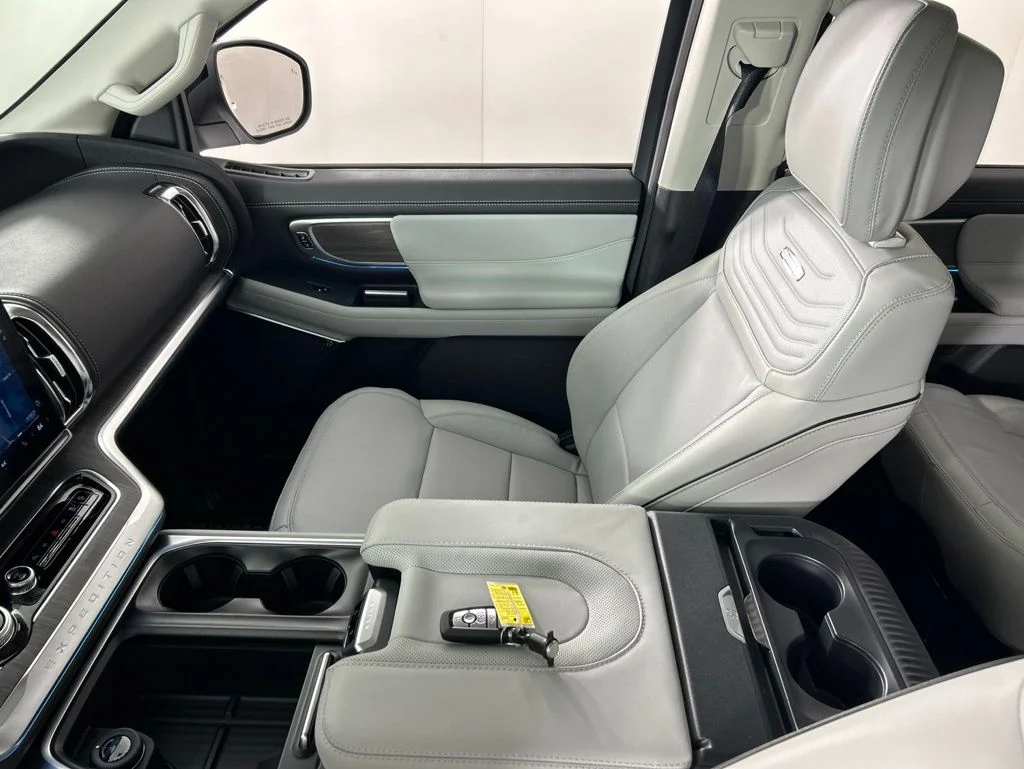 New 2026 Star White Metallic Tri-Coat Ford MAX Platinum® image 24