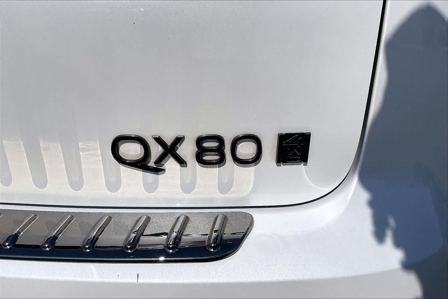 Used 2025 Radiant White/Black Obsidian INFINITI AUTOGRAPH image 9