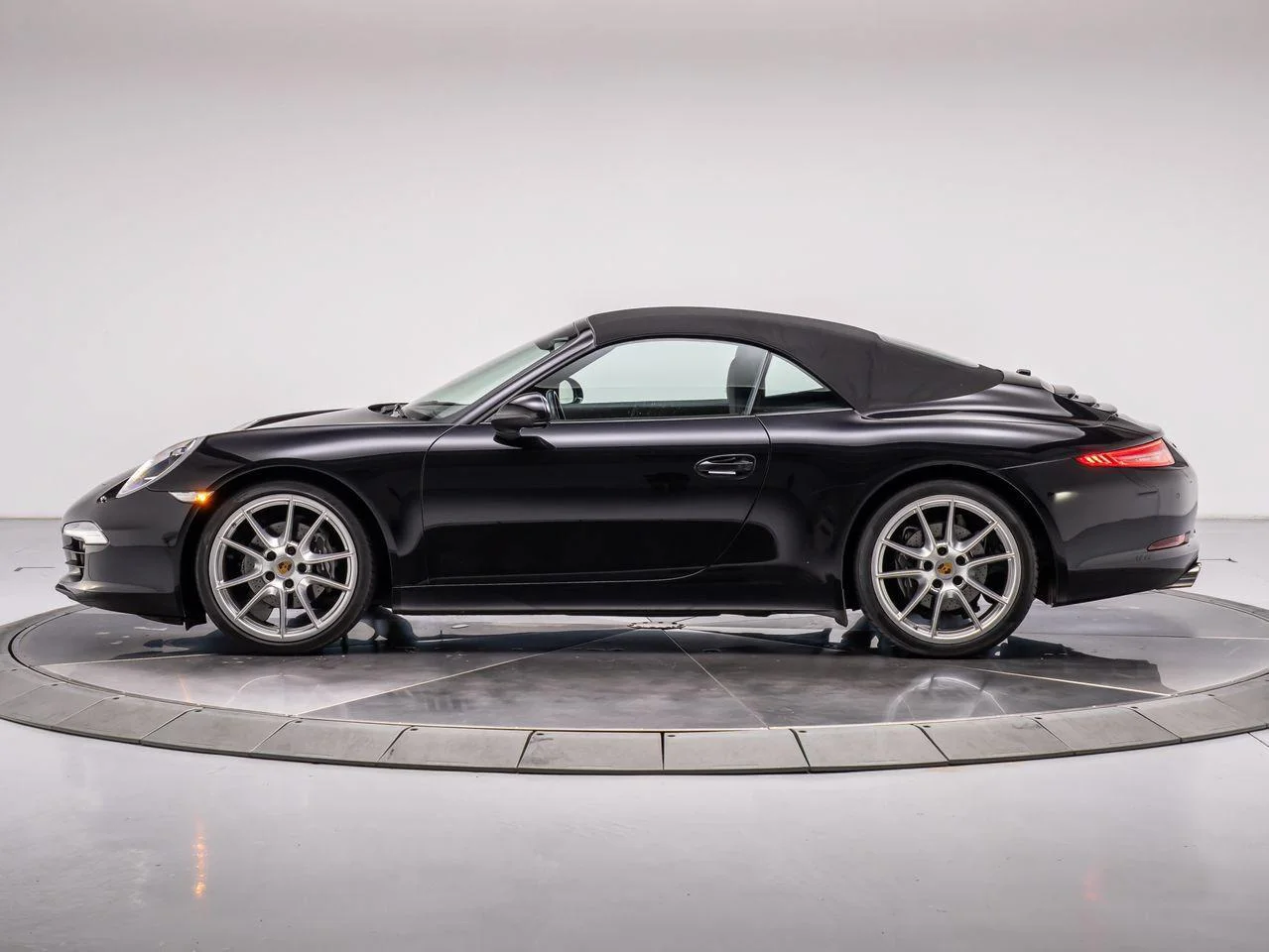 Used 2016 Black Porsche Carrera image 10