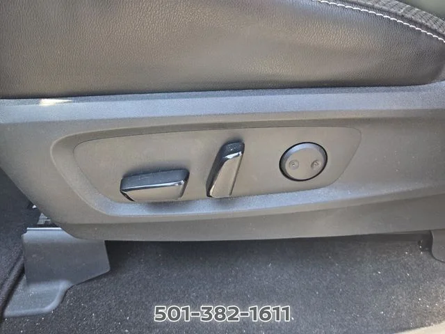 Used 2023 Silver Nissan SL image 17