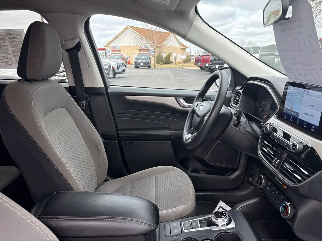 Used 2021 Star White Metallic Tri-Coat Ford SE image 33