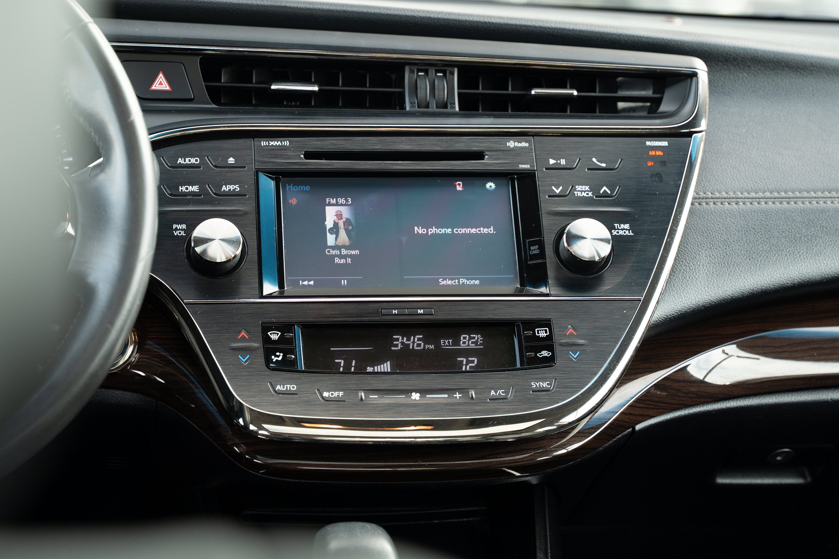 Used 2015 Magnetic Gray Metallic Toyota XLE Touring image 10