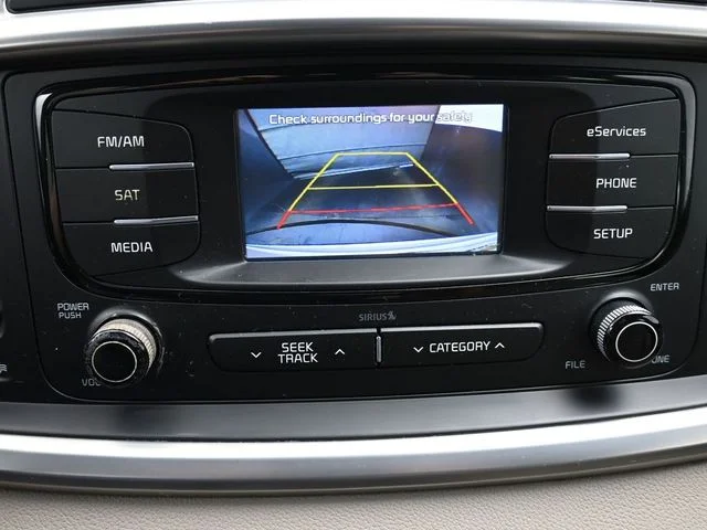 Used 2016 Snow White Pearl Kia EX image 19