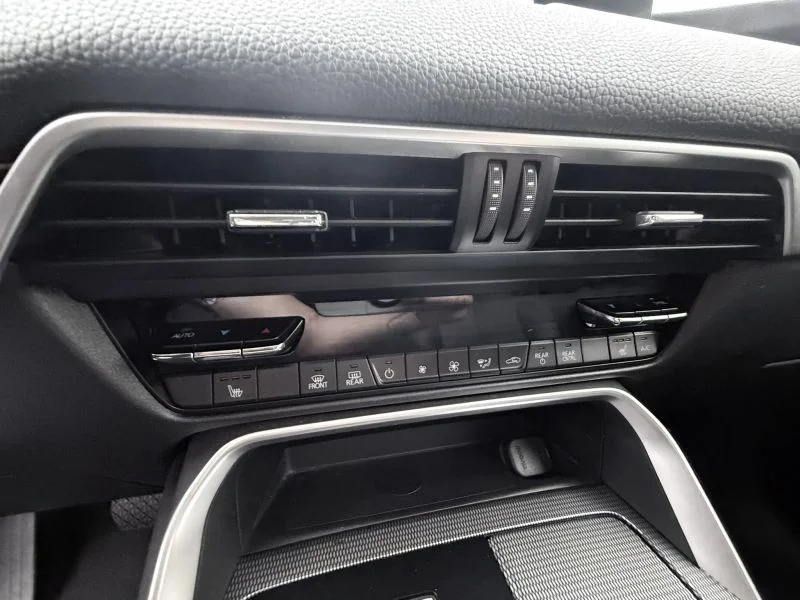 Used 2024  MAZDA 3.3 Turbo Preferred Plus Sport Utility 4D image 33