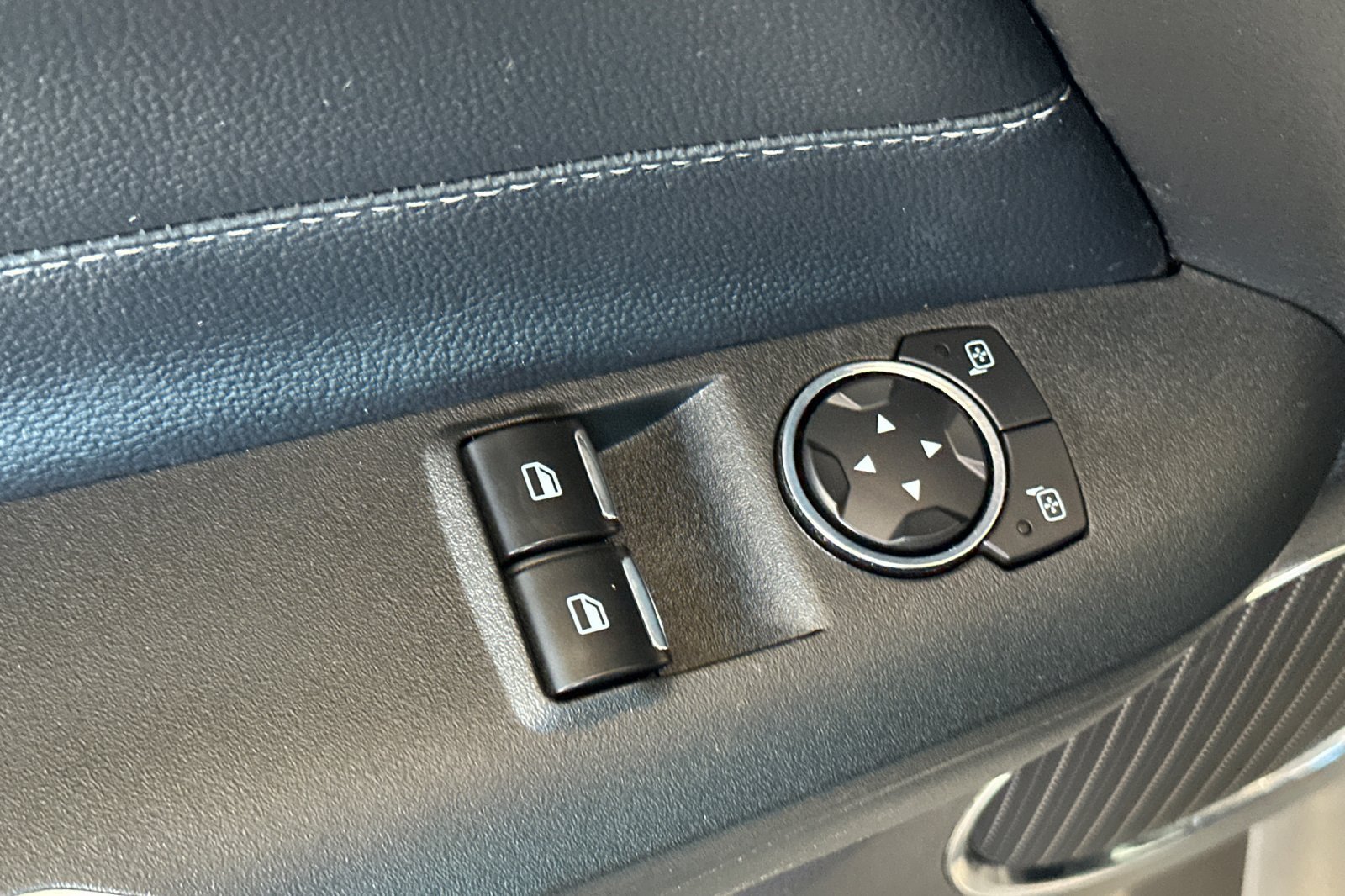 Used 2020 Silver Ford GT Premium image 11