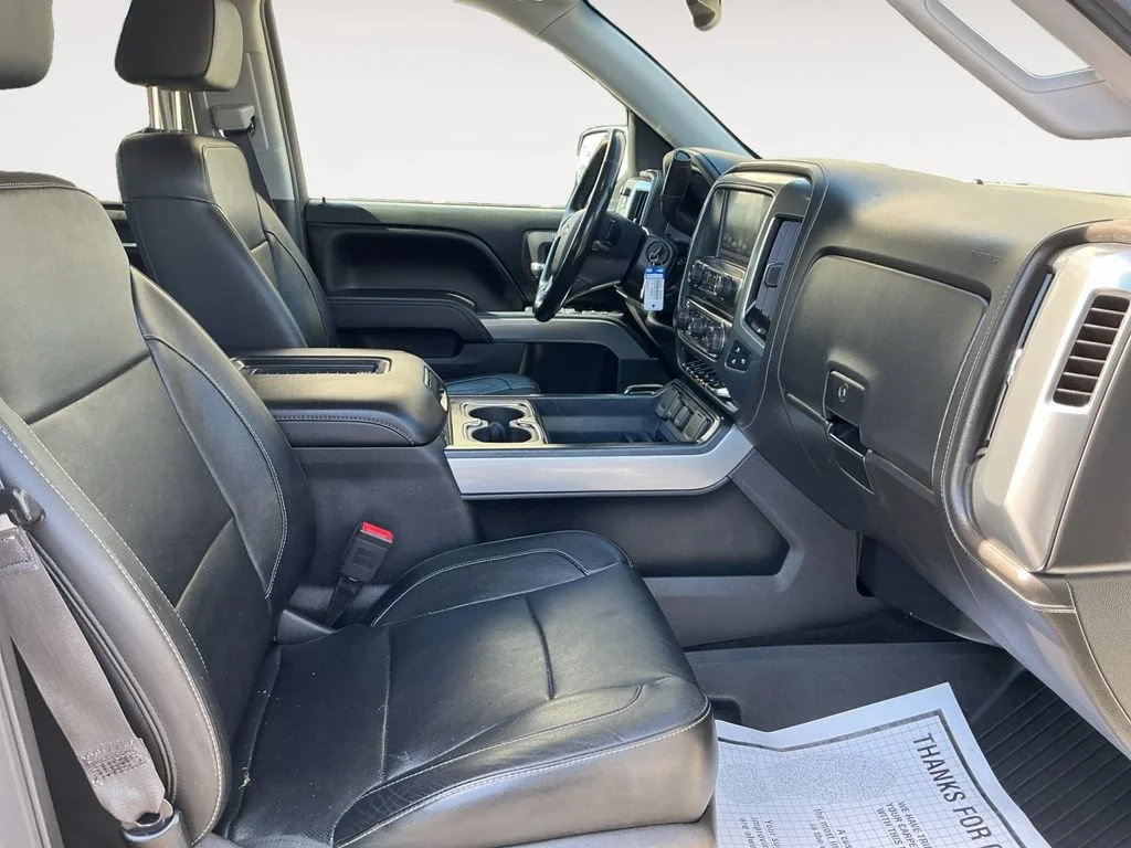 Used 2017 IRIDESCENT PEARL TRICOAT Chevrolet LTZ image 20