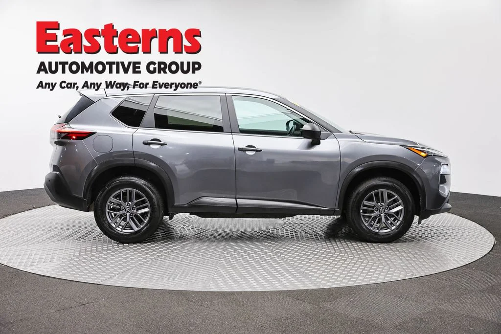 Used 2023 Gray Nissan S image 4