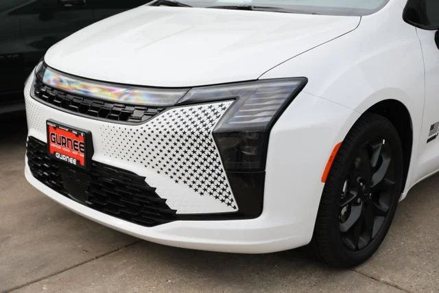 New 2027 Bright White Clear-Coat Exterior Paint Chrysler Select image 28