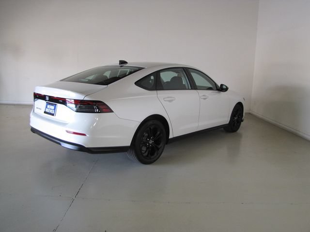 Certified Used 2025 Platinum White Pearl Honda SE image 25