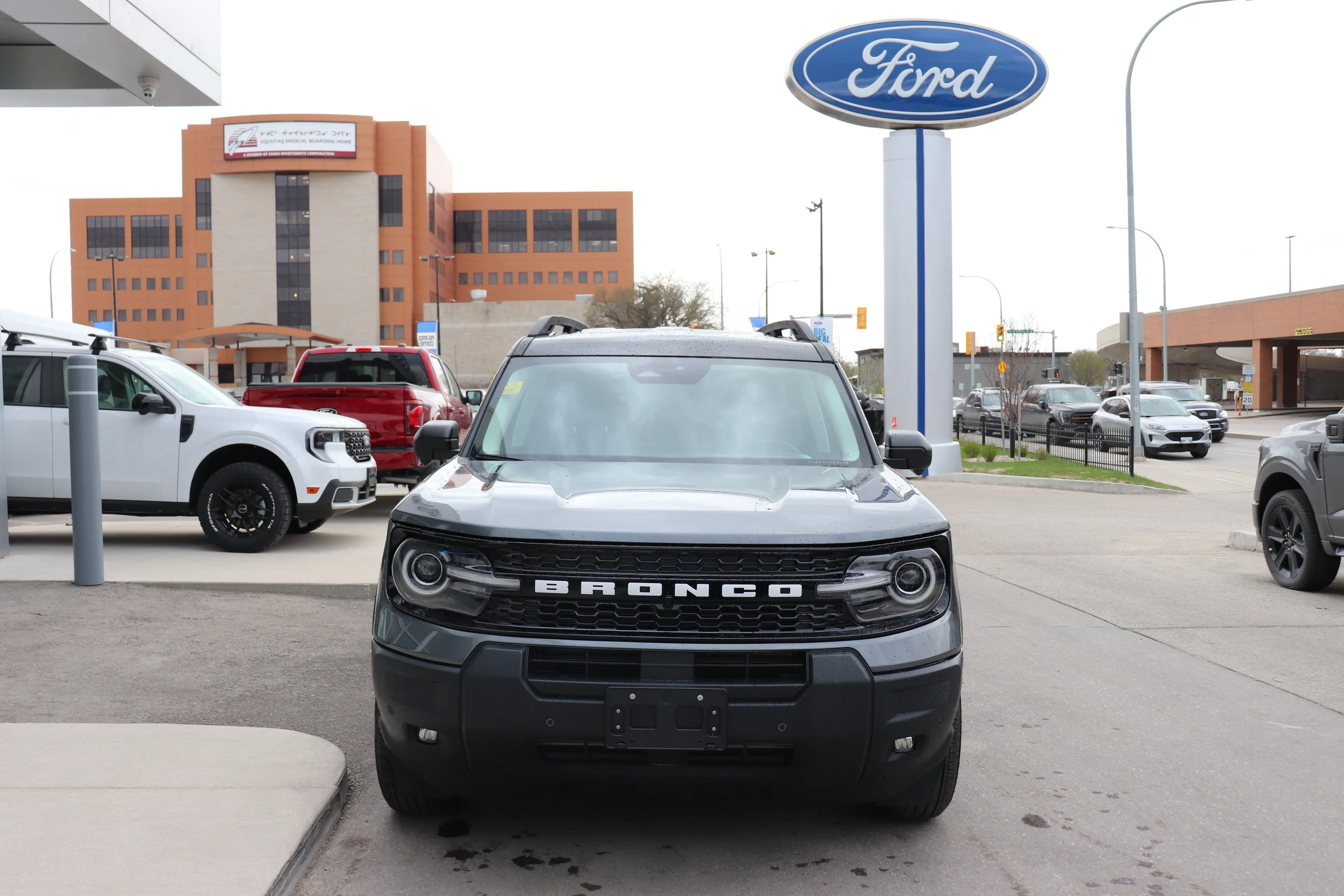 New 2026 CARBONIZED GREY Ford Outer Banks image 2