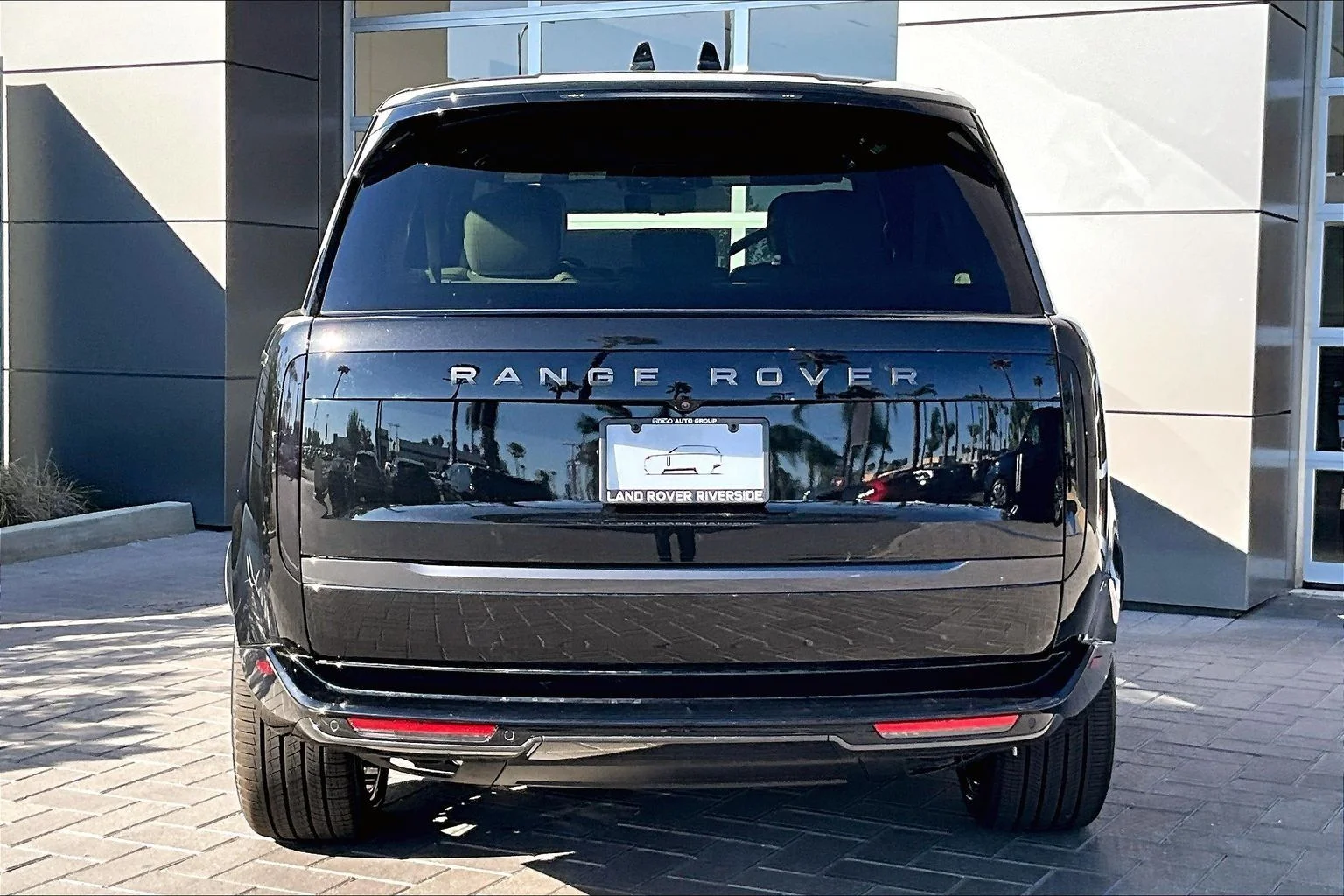 New 2026 Santorini Black Land Rover SE image 4