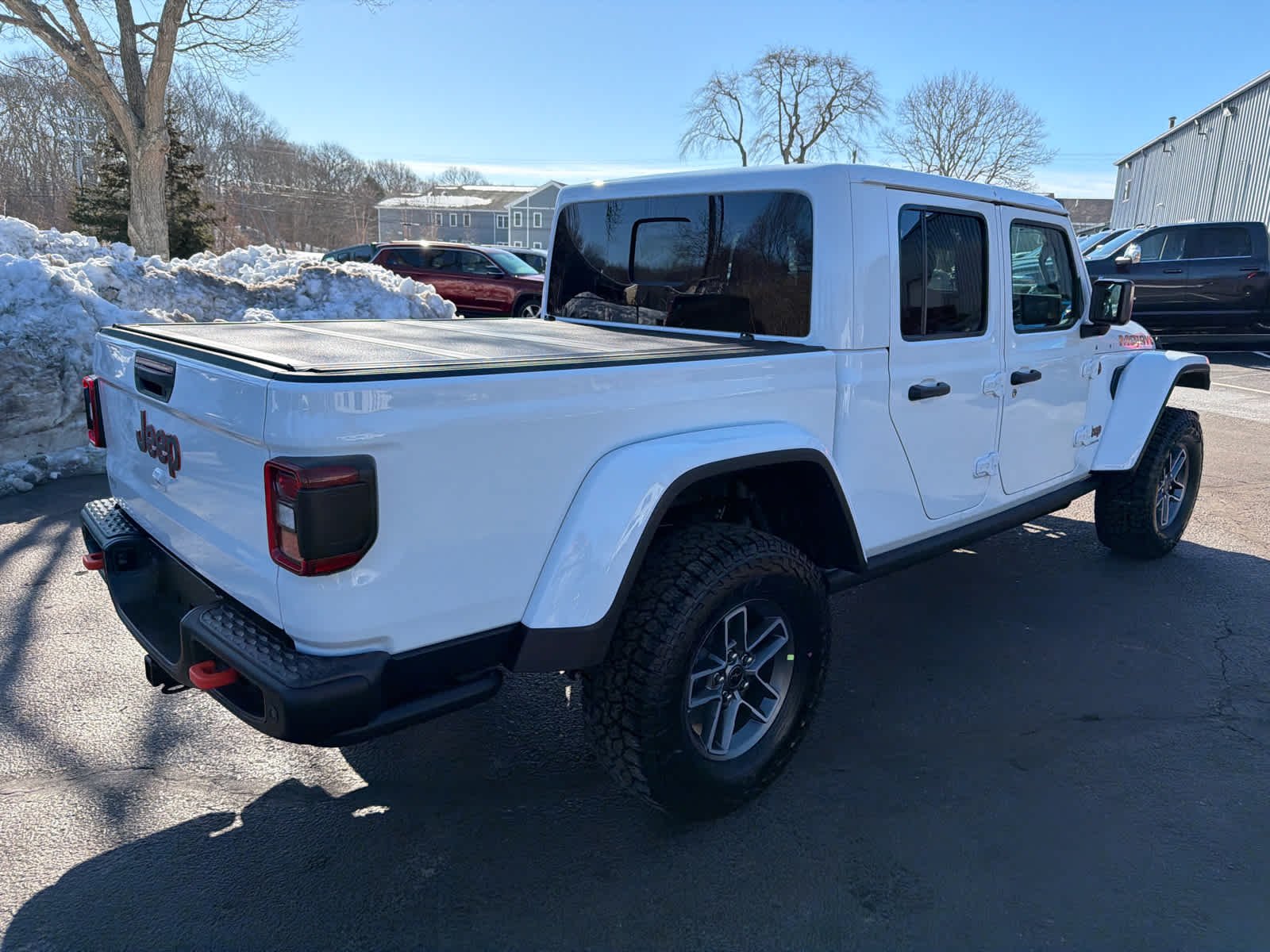 New 2026 Bright White Clear-Coat Exterior Paint Jeep Mojave X image 8