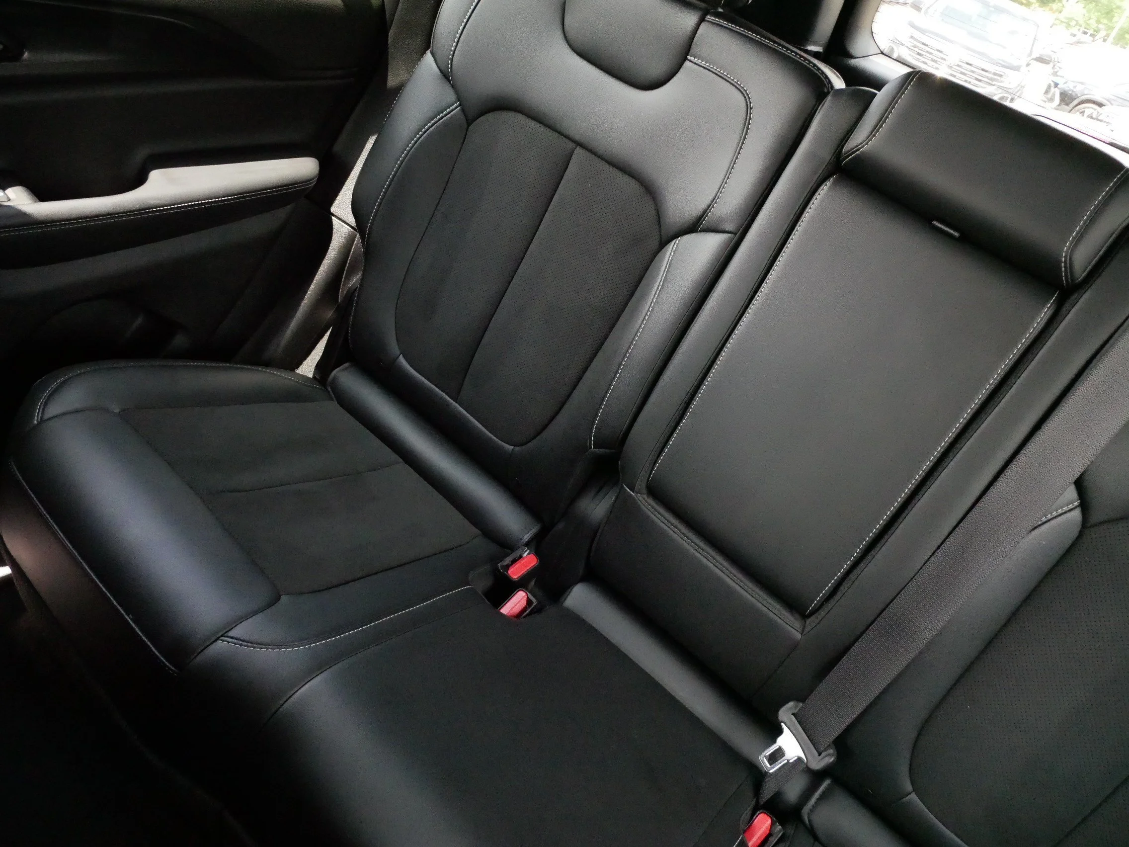 Used 2023 Silver Zynith Jeep Altitude image 12