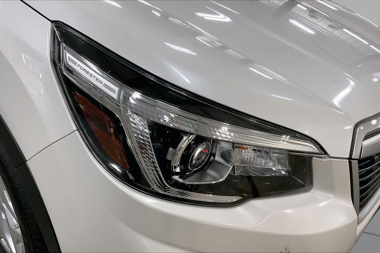 Used 2020 Crystal White Pearl Subaru  image 27