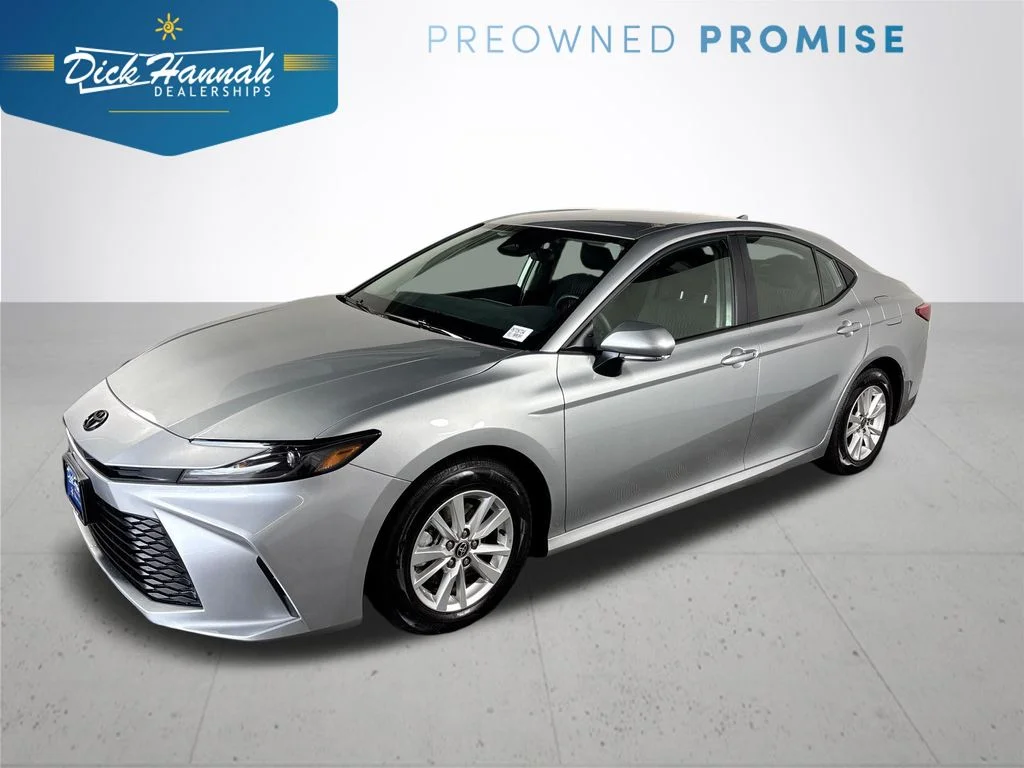 2025 Toyota Camry LE Hybrid's photo