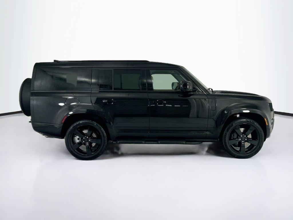 New 2026 Santorini Black Metallic Land Rover X-Dynamic SE image 4