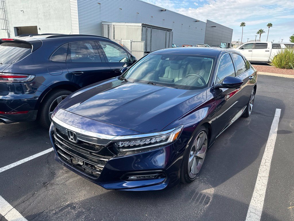 Used 2018 Blue Honda Touring image 3