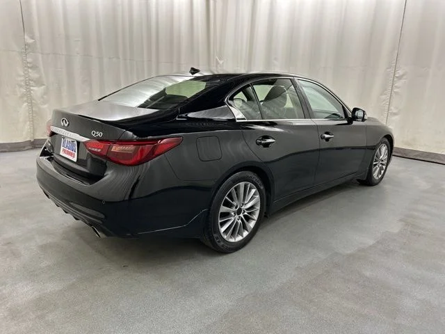 Used 2023 Black INFINITI LUXE image 4