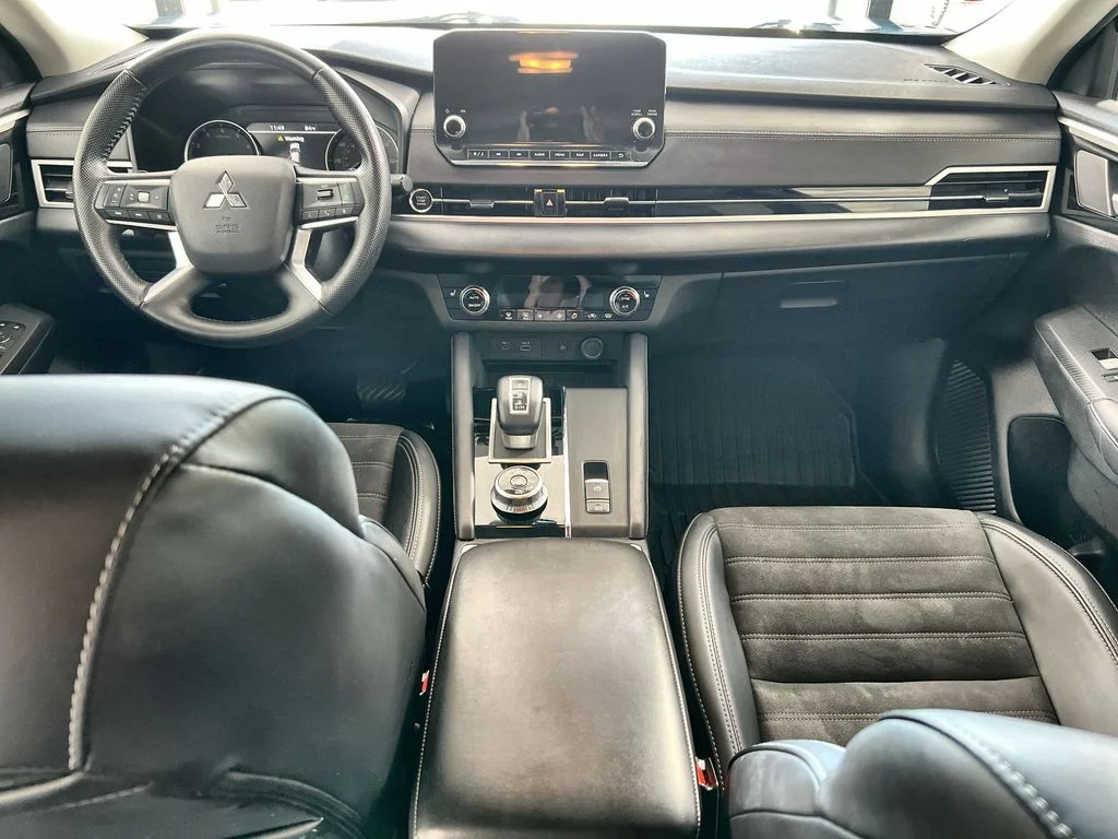 Used 2024 Gray Mitsubishi SE image 22