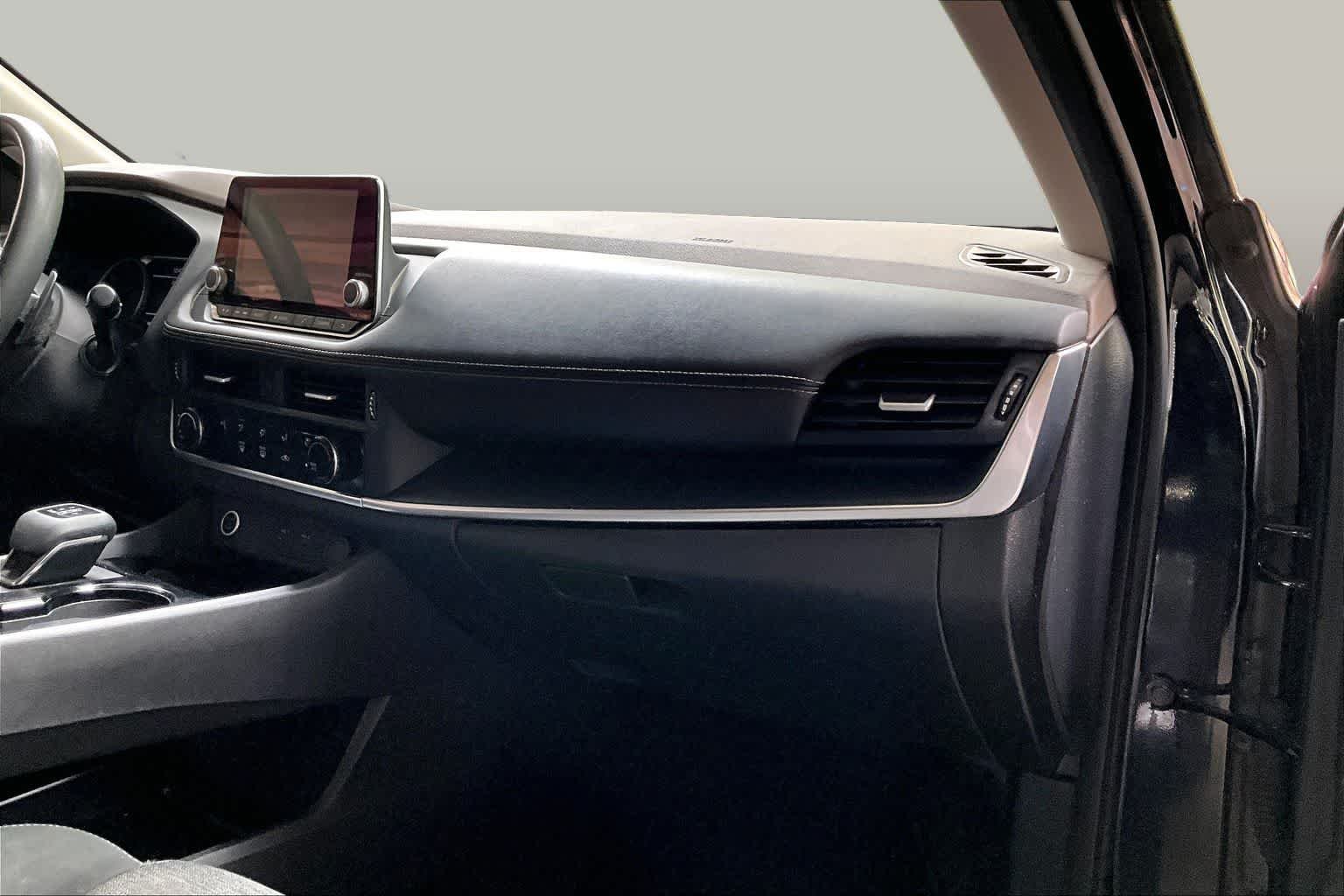 Used 2021 Super Black Nissan S image 18