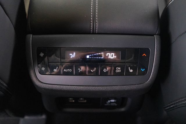 Used 2025 Silver Nissan Platinum image 34