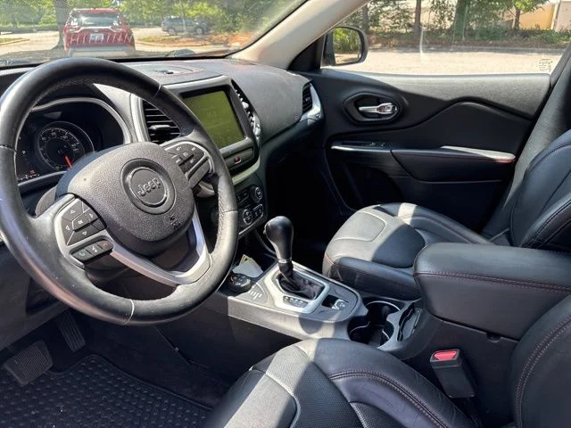 Used 2017 Gray Jeep Trailhawk image 9