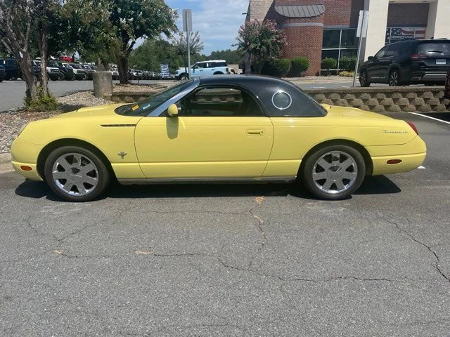 Used 2002  Ford Base image 2