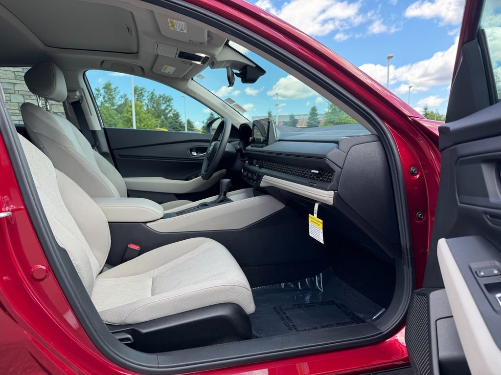 2025 Honda Accord SE - Photo 8