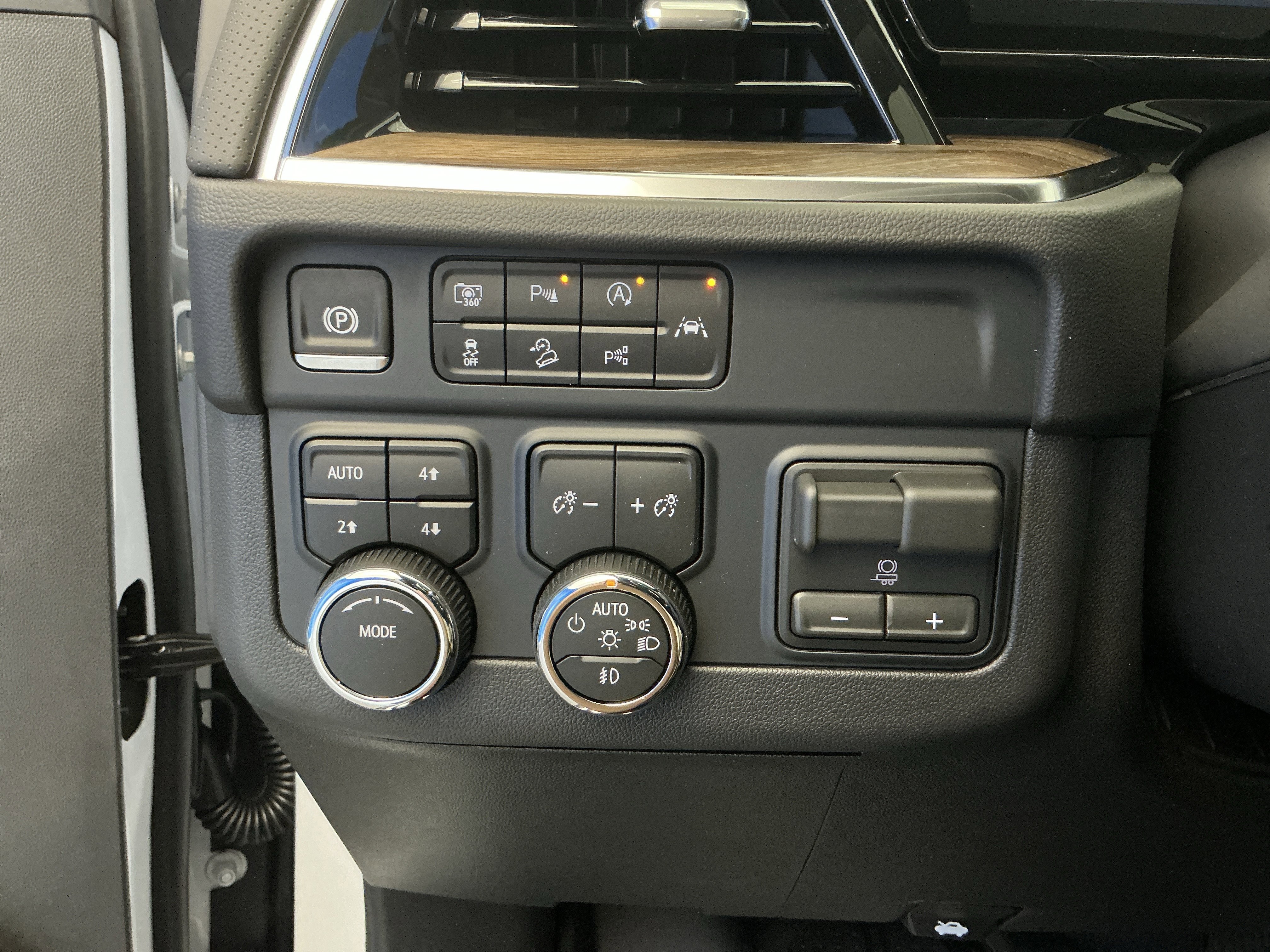 New 2026 Polar White Tricoat Chevrolet High Country image 19