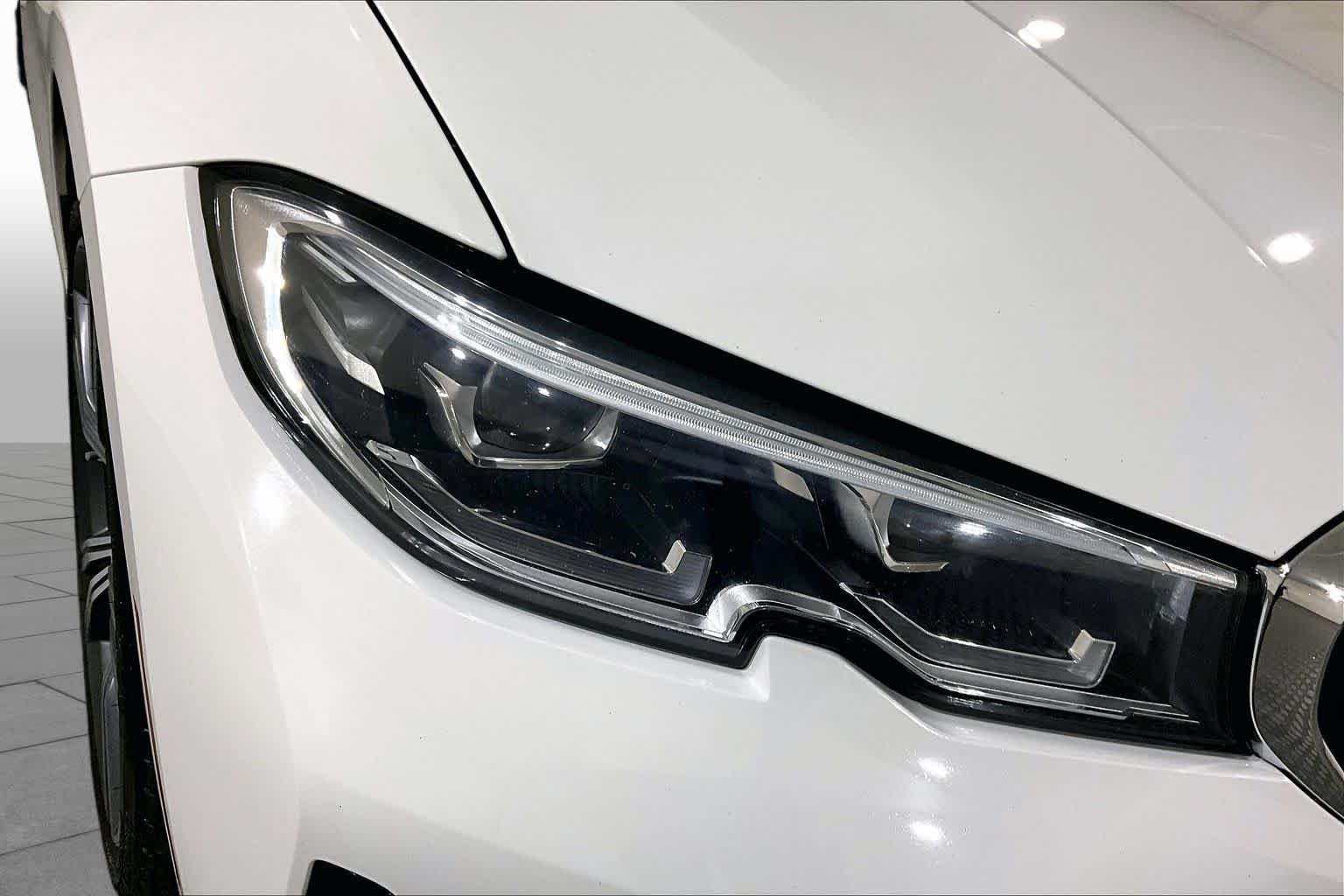 Used 2020 Alpine White BMW 330i xDrive image 26