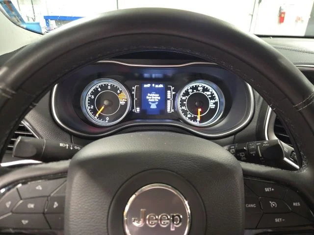 Used 2020 Gray Jeep Latitude Plus image 17