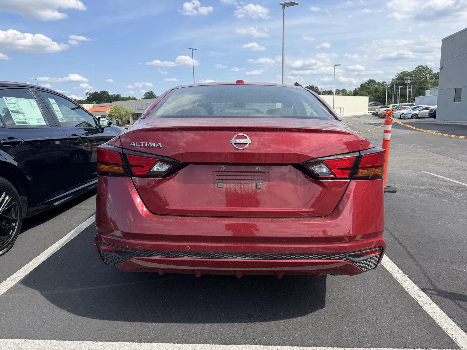 Used 2025 Scarlet Ember Nissan SV image 5