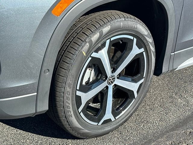 New 2026 Platinum Gray Metallic Volkswagen 2.0T SE image 8