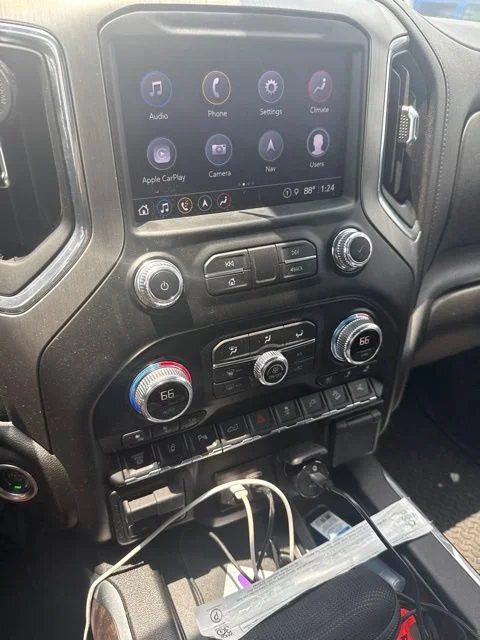 Used 2022 White GMC Denali image 32